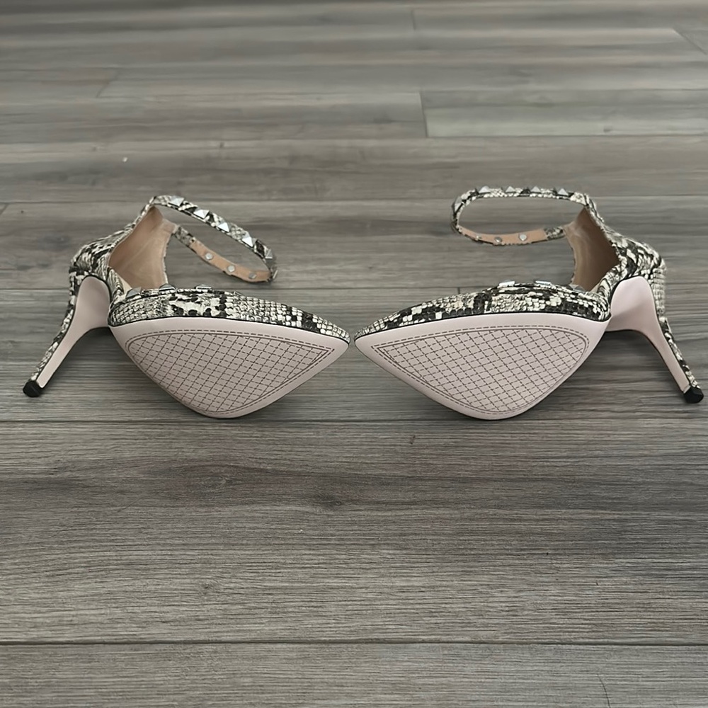 Jessica Simpson Elegant Black and White Stiletto Heels with Ankle Strap - Picture 9 of 9